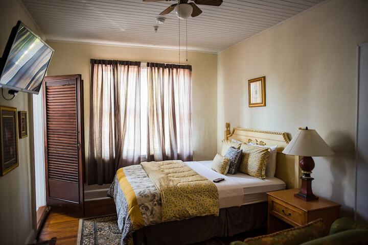 Room 28 of 62