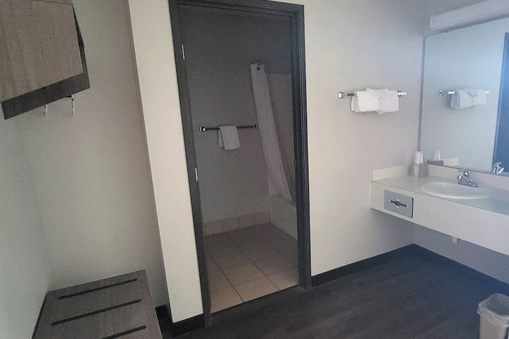 Room 16 of 36