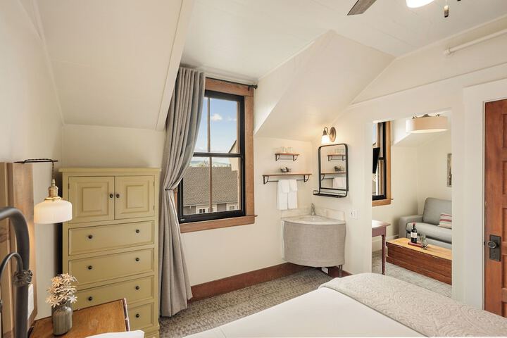 Room 13 of 113