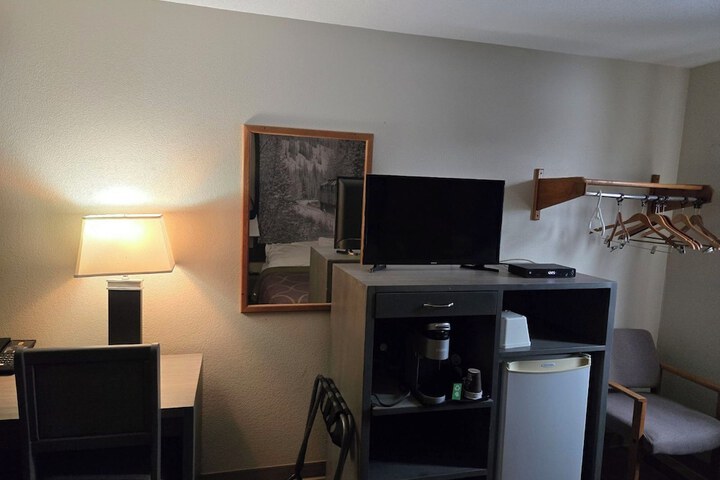 Room 18 of 35