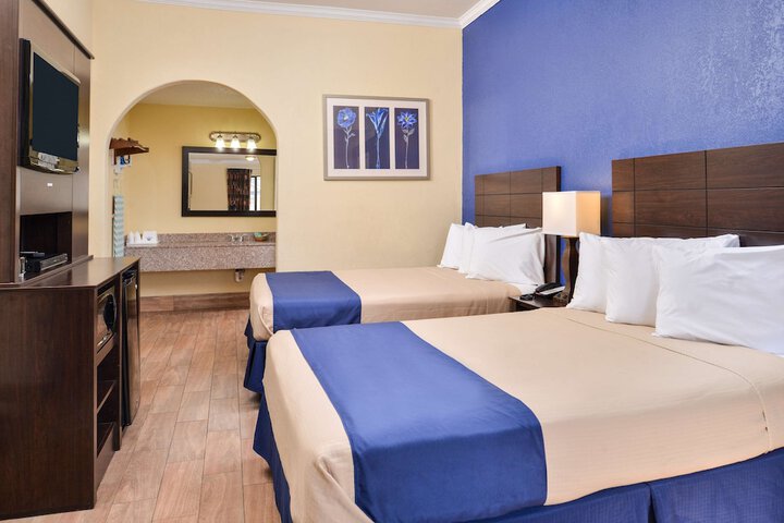 Room 8 of 32