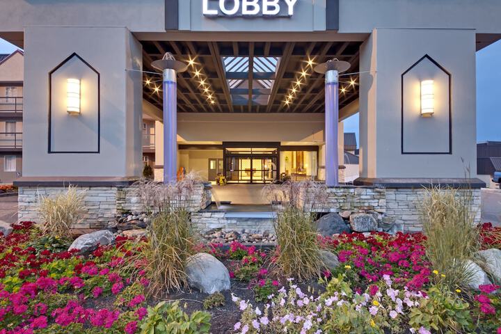 Hotel Exterior 80 of 81