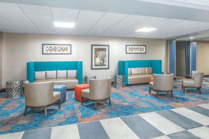 Holiday Inn Express & Suites Shawnee-Kansas City West by IHG