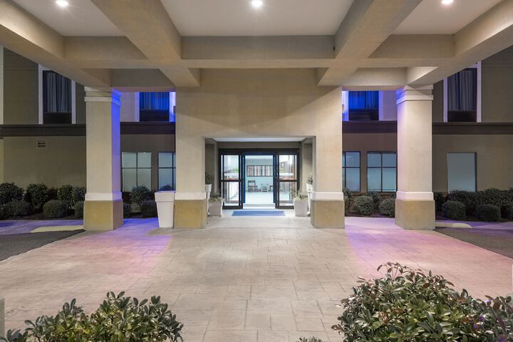 Holiday Inn Express & Suites Grenada by IHG