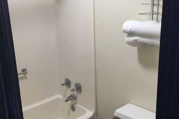 Room 28 of 32
