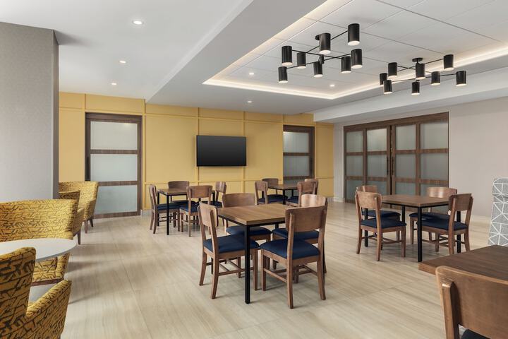 Hampton Inn by Hilton Montreal East Anjou