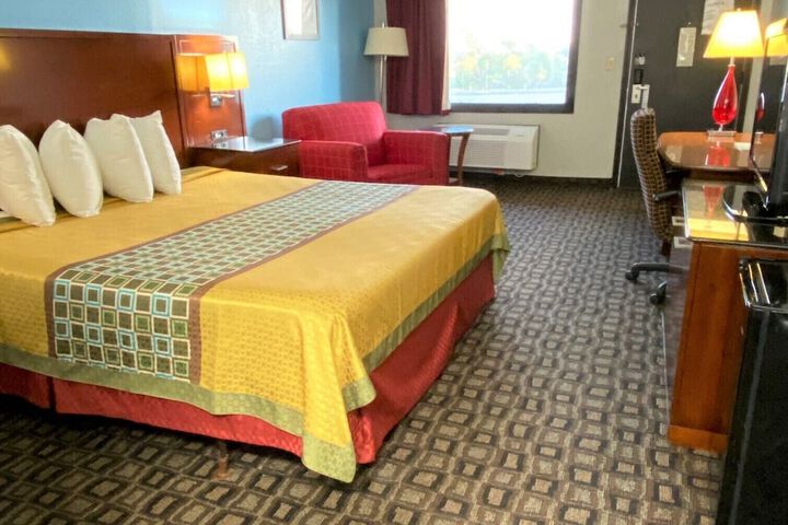 Room 28 of 35