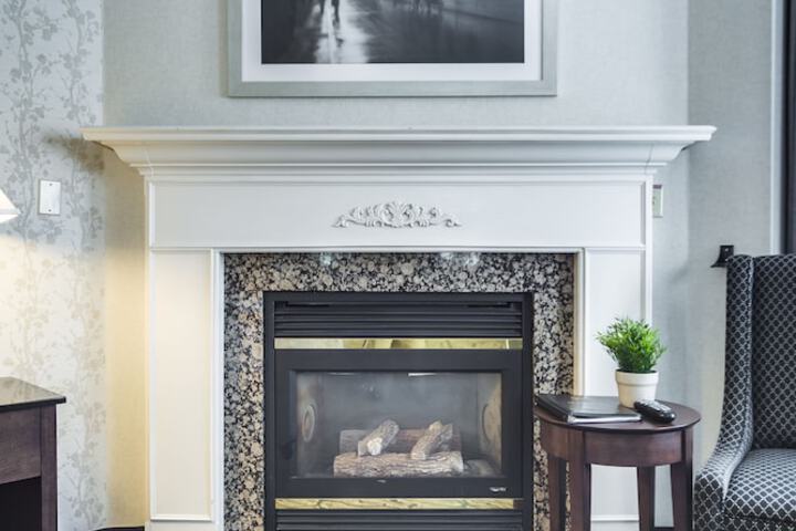 Monte Carlo Inn Oakville Suites