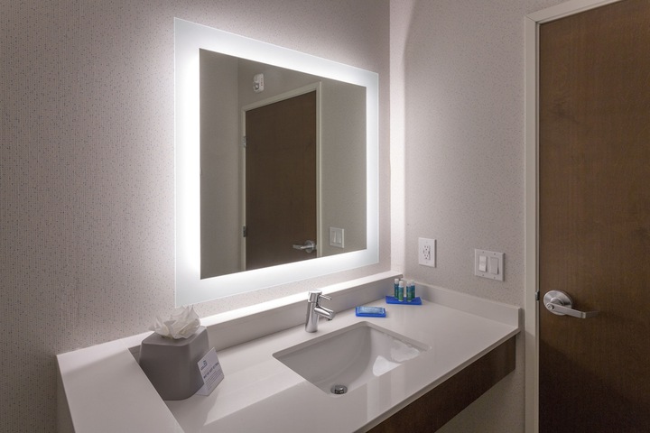 Holiday Inn Express & Suites Seattle South - Tukwila by IHG
