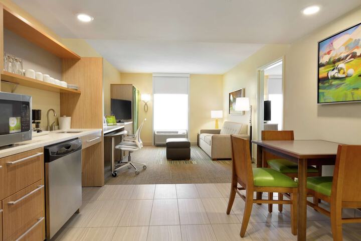 Room 11 of 32
