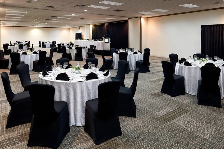 Ballroom/Hall 62 of 64
