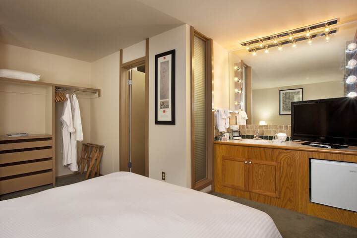 Room 8 of 31