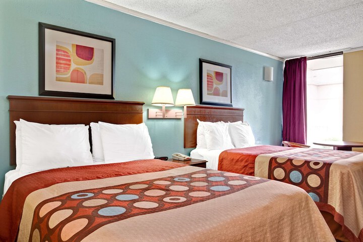 Room 12 of 25