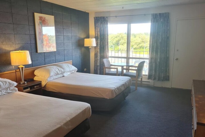 Room 33 of 46