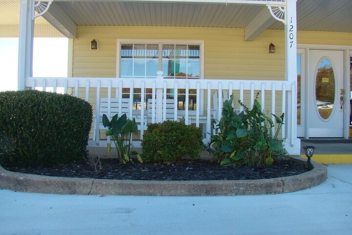 Honeysuckle Inn - Mountain View
