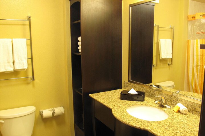 Room 32 of 53