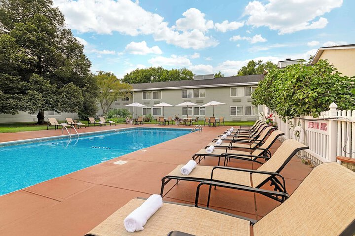 Best Western Plus Windjammer Inn & Conference Center