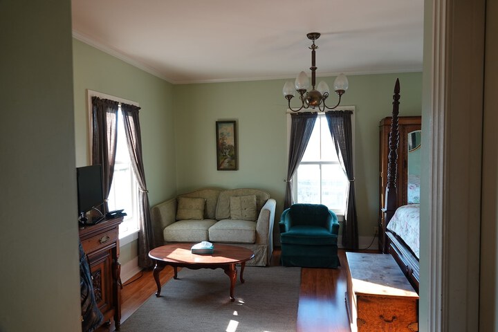 Room 50 of 74