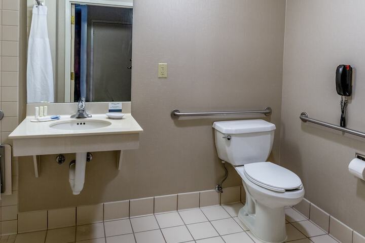 Room 13 of 28