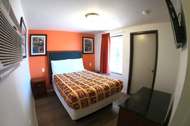 Room 9 of 14