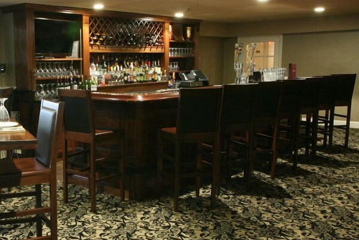 Lounge 31 of 33