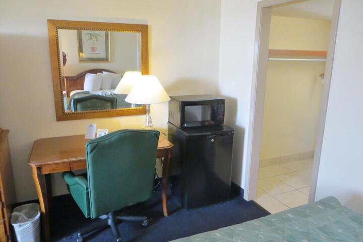 Days Inn by Wyndham Orlando Airport Florida Mall