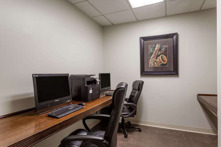 Business Center 26 of 26