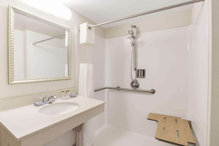 Room 15 of 46