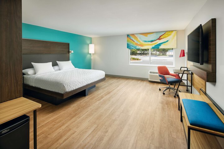 Room 16 of 25