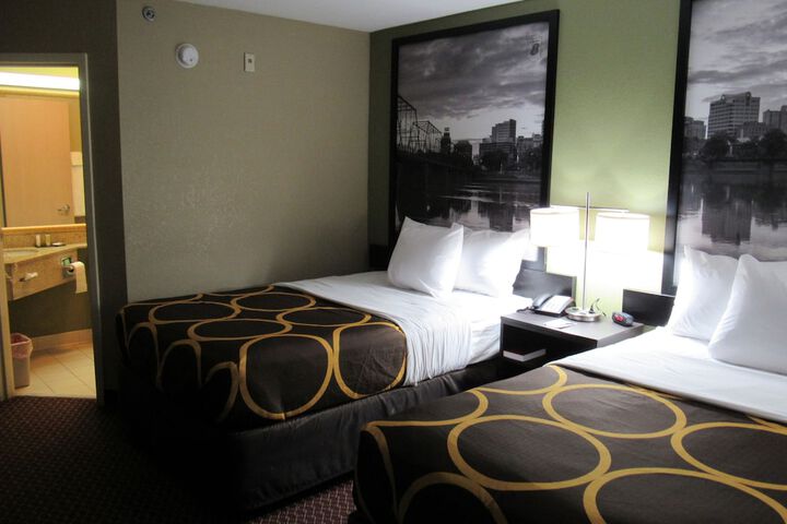 Super 8 by Wyndham New Cumberland
