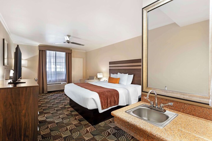 Room 21 of 43