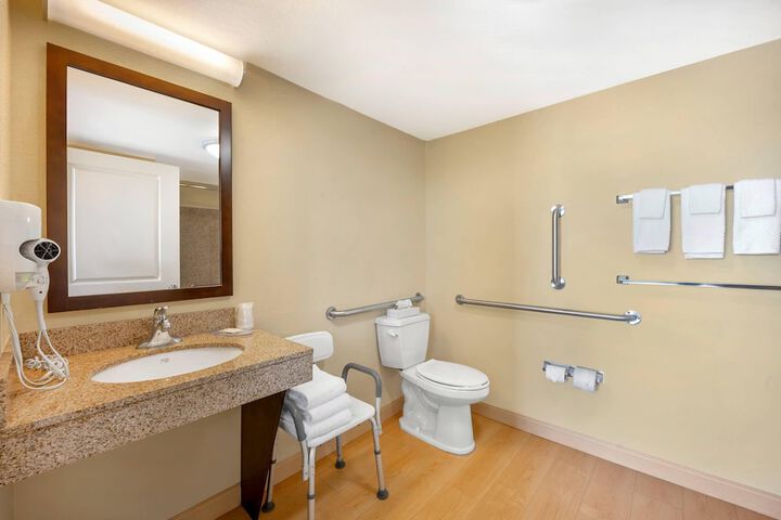 MainStay Suites Jacksonville near Camp Lejeune