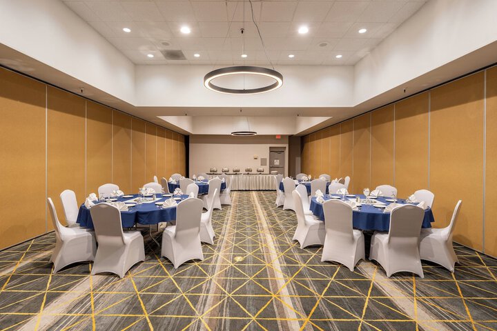 Ballroom/Hall 35 of 37