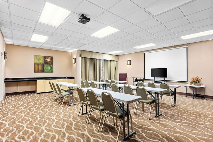 Comfort Suites