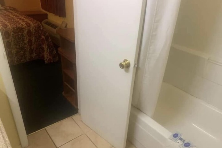 Economy INN poteau