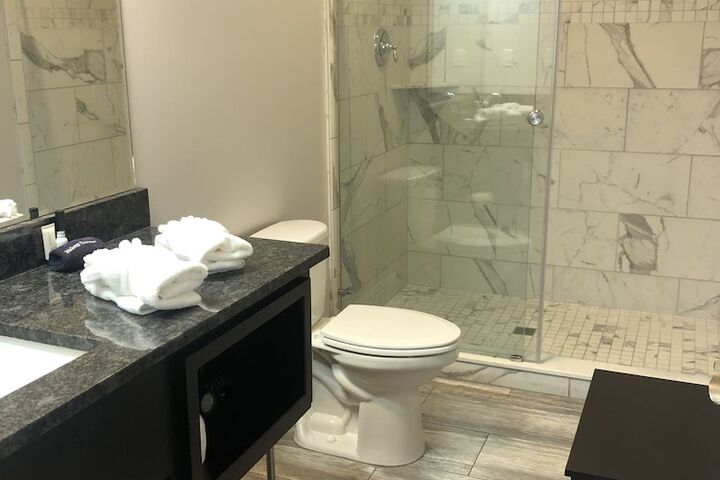 Room 27 of 105