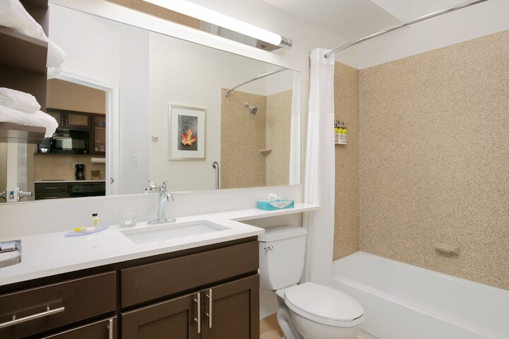 Room 11 of 25