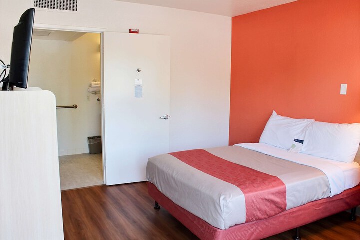 Room 14 of 26