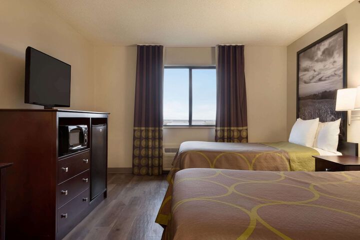 Room 34 of 40