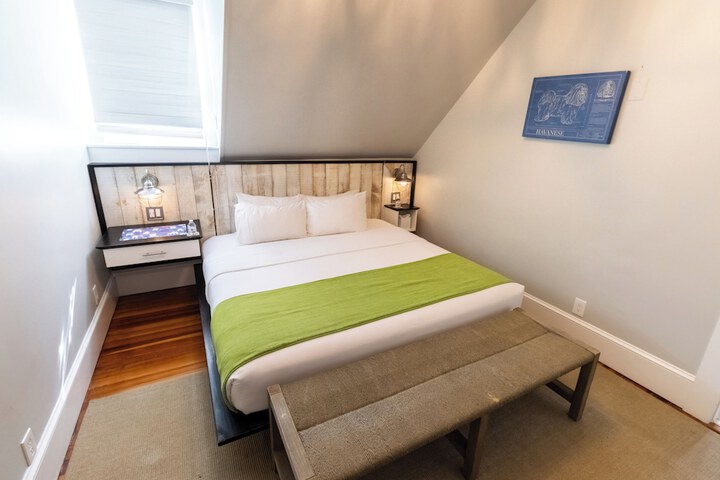 Room 54 of 69