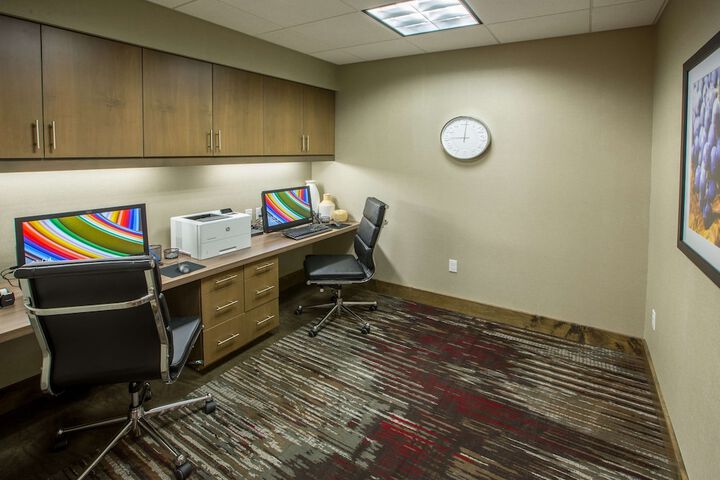 Business Center 53 of 55