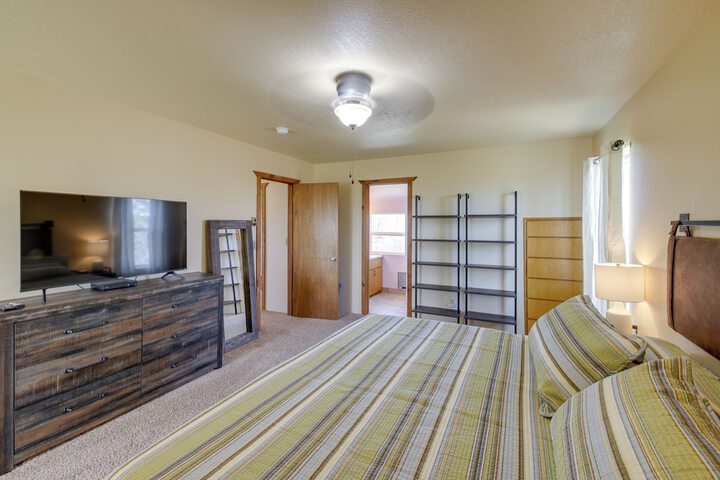 Pet-friendly Victor Home w / Fire Pit & Large Yard!