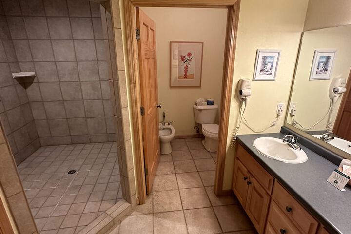 Room 45 of 136