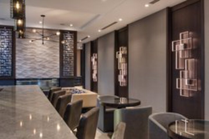 Lounge 156 of 180