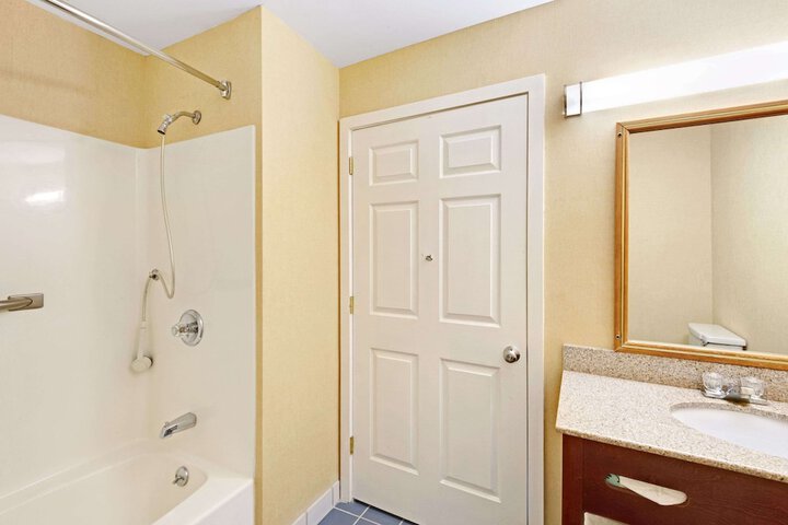Room 7 of 15