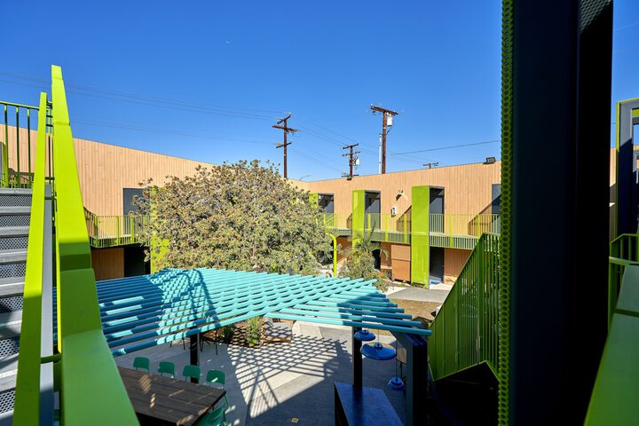 Hotel Exterior 31 of 32