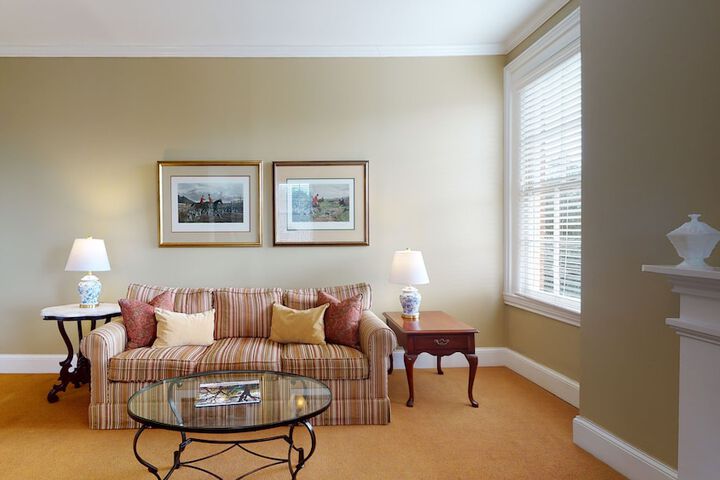 Room 35 of 170