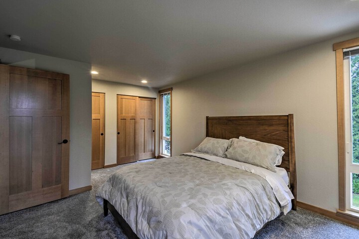 Luxurious Tacoma Retreat w / Quartz Countertops!