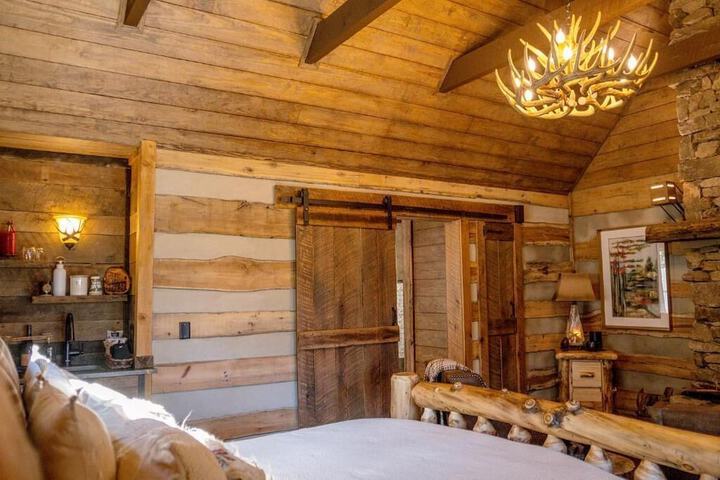 Elk & Embers Mountain Hideaway