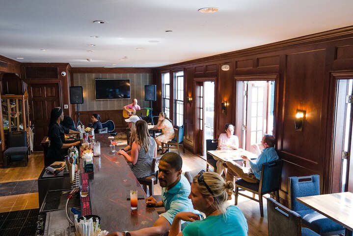 Lounge 97 of 135